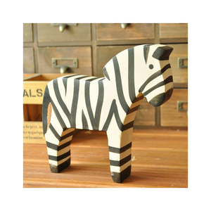 Nordic Animal Wood Carving Kreatives Zuhause Set von zwei quadratischen Pferden Home Wohnzimmer Esszimmer Dekoration Ornamente Modell Europa - Product Image 5