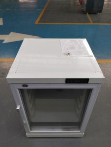 Réfrigérateur vitrine encastrable à porte vitrée simple, contrôle numérique, étagères réglables, dégivrage automatique, 2-8°C XY-HW150 - Product Image 4