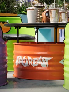 Sofá de Tambor de Petróleo de Estilo Industrial Creativo, Combinación de Mesa y Silla para Cafetería, Tienda de Té con Leche, <span class=keywords><strong>Bar</strong></span> o Cafetería de Celebridades de Internet - Product Image 4