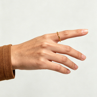 Bague Statement pour Femme Liliflor PVD en Acier Inoxydable Plaqué Or 18K, Étanche, avec Perles Ovales et Billes Rondes, Bande Solide Entrelacée R264629