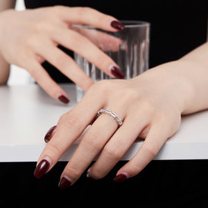 Dylam elegante Design semplice S925 argento placcato rodio vestito quotidiano a forma <span class=keywords><strong>di</strong></span> barra 5A Cubic Zirconia <span class=keywords><strong>promessa</strong></span> anelli da <span class=keywords><strong>donna</strong></span> - Product Image 4