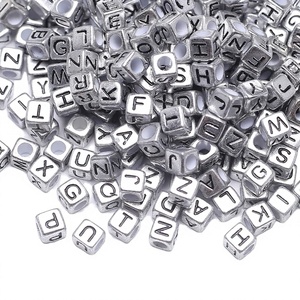 HERZWILD <span class=keywords><strong>1000</strong></span>개 블랙 알파벳 실버 버킷 비즈 메탈릭 레트로 사각 비즈 클래식 스타일 쥬얼리 제작용 - Product Image 3