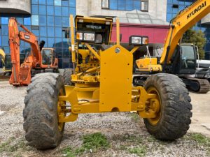 Niveleuse Caterpillar 140H de qualité supérieure avec calibrage précis - Moment de charge élevé, capacité de 14 000 kg pour les terrains de golf - Product Image 3