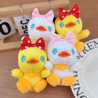 Porte-clés en peluche canard à nœud papillon, petit canard jaune et blanc en peluche, pendentif pour sac, cadeau d'anniversaire pour enfants, jouet en peluche en gros