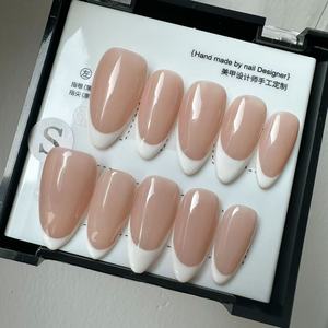 Faux ongles à presser faits main style French Manucure, 10 pièces réutilisables, avec boîte, vente en gros - Product Image 1