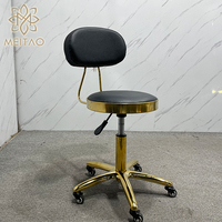 Tabourets de bar de style salon, meublés avec des chaises de bar modernes en métal ou hautes pour comptoir