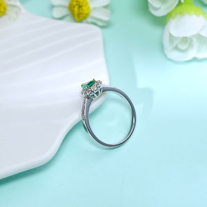 Bague de fiançailles de luxe en or blanc 18 carats plaqué rhodium avec émeraude taille poire, cadeau pour anniversaire de mariage, fête, petite amie - Product Image 4