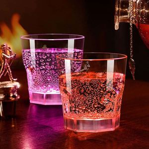 Vaso Octagonal de Whisky Luminoso LED con Logotipo Personalizado, Material de Grado Alimenticio, Batería Reemplazable, para Fiestas, Bares, KTV, Restaurantes - Product Image 2