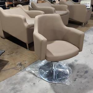 Equipo de <span class=keywords><strong>Peluquería</strong></span>, Silla de Salón de Cuero Marrón para <span class=keywords><strong>Barbería</strong></span>, Muebles de Estilismo, Sillas de Barbero para Estilistas de Belleza - Product Image 4