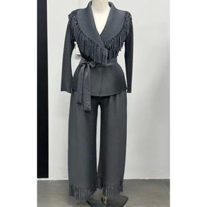 Conjunto de 2 Piezas Casual para Mujer, Top con Escote en V y Borlas con Diseño de Escamas de Pescado, Pantalones, Moda - Product Image 4