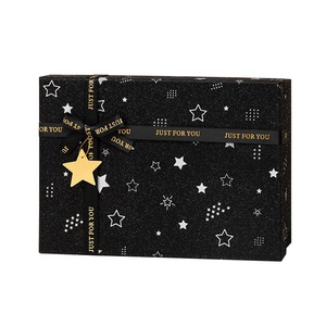 Elegante <span class=keywords><strong>Scatola</strong></span> Regalo Rettangolare Nera con Coperchio e Base, Design con Fiocco e Cielo Stellato, Carta Speciale; Perfetta per Regali Maschili - Product Image 5