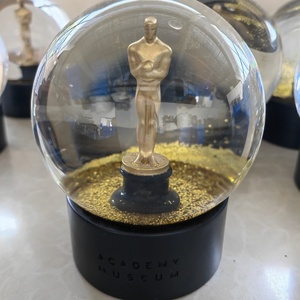 Tùy chỉnh nước toàn cầu vật liệu nhựa phong cách nhân tạo Quả cầu tuyết cho trang trí nội thất và quà tặng thương hiệu - Product Image 1