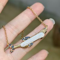Nouveau Collier Pendentif Longue Bande Perle Poisson Tropical avec Chaîne à Maillons en Laiton - Marque Tendance Lele