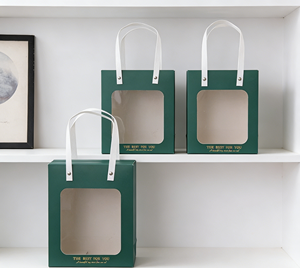 Bolsa de Regalo Ecológica Verde Oscuro con Ventana y Asa de Parche - Vietnam para Empaque de Lujo de Tamaño Personalizado Certificado - Product Image 1