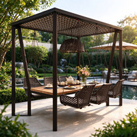 Ensemble de salle à manger moderne de luxe avec pergola et balançoires, chaises suspendues en rotin imperméables et résistantes à la rouille pour villa, jardin, hôtel, complexe hôtelier