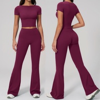 Ensemble de sport décontracté pour femme : T-shirt à manches courtes et pantalon évasé, idéal pour le yoga, le fitness et la gym, avec effet push-up fessier