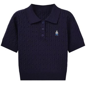 Polo de punto trenzado azul marino para mujer con bordado de oso, corte ajustado y manga corta - Product Image 5