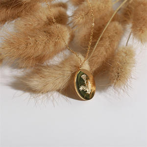 Collier Pendentif Disque Médaille Fleur <span class=keywords><strong>de</strong></span> <span class=keywords><strong>Naissance</strong></span> 12 Mois en Acier Inoxydable Plaqué Or 18K PVD Personnalisé <span class=keywords><strong>de</strong></span> Gros - Product Image 2