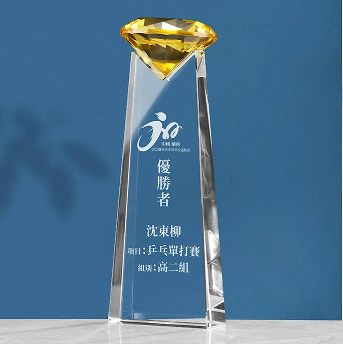 Trofeo de premio de cristal con forma de diamante grabado y logotipo personalizado