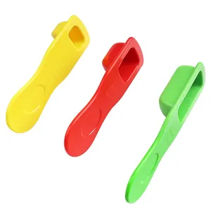 Three colors of measuring spoons are used for measuring children's educational toys