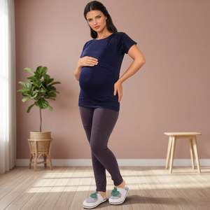 Camiseta de maternidad informal de color azul con cuello redondo para mujeres embarazadas Uso diario Top de algodón elástico y logotipo en la espalda - Product Image 4