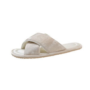 Nouvelles sandales brodées de style chinois en satin à bout ouvert pour femme, semelle souple en TPR respirante et antidérapante, idéales pour l'été 2025 à la maison - Product Image 5