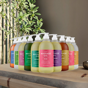 Aceite de Masaje Orgánico Puro de Salón de 1 Litro con Aroma Fresco a Rosa, Lavanda, Manzanilla, Árbol de Té, Jazmín, Jengibre, Artemisa, Pasiflora y Menta - Product Image 1