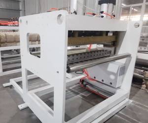 Ligne de production de machines d'extrusion de tuiles de toit en nid d'abeille en <span class=keywords><strong>polycarbonate</strong></span>, feuille <span class=keywords><strong>ondulée</strong></span> en plastique PC PET de 1300 à 2100 mm de largeur - Product Image 6