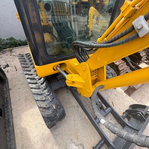 รถขุดขนาดเล็ก Komatsu PC20MR มือสองจากญี่ปุ่นแท้ น้ำหนัก 2 ตัน ระบบไฮดรอลิก ระดับมาตรฐานไอเสีย Tier 2 เหมาะสำหรับใช้ในบ้าน สวน และงานขนาดเล็ก - Product Image 4