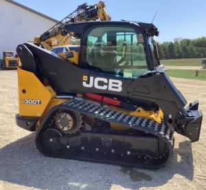รถตักล้อยาง JCB 300T ปี 2022 มือสอง ใช้งานน้อย 74 แรงม้า ยกแนวตั้ง สายพานยาง สำหรับงานหนัก พร้อมใช้งาน - Product Image 3