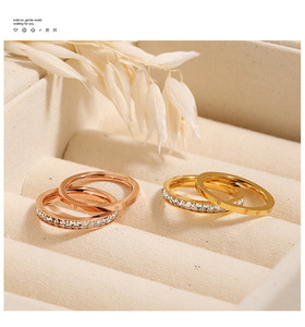 Anelli Doppi Zhongzhe, Design Semplice e Alla Moda per Donna, Cristallo Zirconia, Acciaio Inossidabile Placcato Oro 18k - Product Image 2