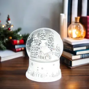 2022 Nieuwe Custom Schattige Hars Sneeuwbol Met Licht Glas Model Van Kerstdieren Voor Huisdecoratie En Souvenirs