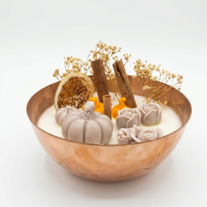 เทียนหอมกลิ่นอบเชยในถ้วยทองแดงพรีเมียม NF ผลิตจากขี้ผึ้งถั่วเหลืองผสมผลไม้อบแห้งและเครื่องเทศ สำหรับตกแต่งบ้าน - Product Image 1