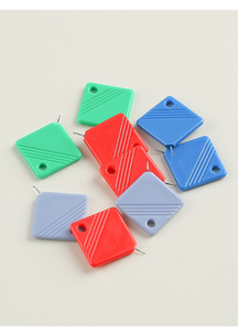 Enfile-Aiguille Rapide Multicolore pour Aiguille à Piquer, Outil d'Enfilage en Plastique Carré pour Bricolage à la Maison - Product Image 4