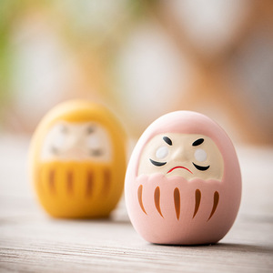 Figura Pequeña de <span class=keywords><strong>Daruma</strong></span>, Juego de Muñecos <span class=keywords><strong>Daruma</strong></span> Japoneses, Estatua de Cerámica de <span class=keywords><strong>Daruma</strong></span> de la Buena Suerte para Decoración de Interiores, Hogar, Coche y Escritorio - Product Image 2
