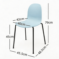 Chaises de salle à manger empilables en PP avec dossiers ergonomiques et cadres en acier au carbone, idéales pour les salles à manger et les bureaux