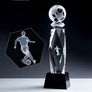 लीग मैचों के लिए 3डी लेजर उत्कीर्ण फुटबॉल ग्लास ट्रॉफी सॉकर क्रिस्टल बॉल ट्रॉफी पुरस्कार