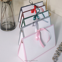 Boîte cadeau pliable personnalisée, design unique, boîte d'emballage pour bonbons et chocolats avec poignée en ruban pour mariage