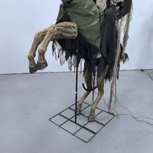 Demon Knight <span class=keywords><strong>Halloween</strong></span> Animatronic Scary Prop Décoration de parc d'attractions hanté <span class=keywords><strong>animé</strong></span> en plein air - Product Image 4