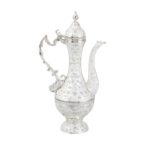 Elegante juego de vino para el hogar, copas de vino pequeñas, juego de cantilera de metal estilo europeo - Product Image 1