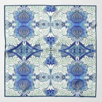 Élégant foulard carré en soie motif floral botanique style Morris bleu et menthe, imprimé ornements vintage européens, foulard de mode pour la tête