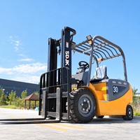 Chariot élévateur électrique à quatre roues de 3 tonnes, alimenté par batterie au lithium, pour entrepôt, avec conducteur à bord