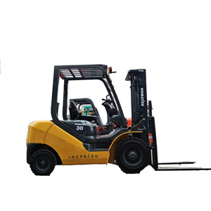 Chariot élévateur diesel automatique Komatsu FD30 de 3 tonnes avec siège conducteur - Product Image 1