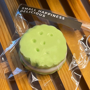 Jouet anti-stress réaliste en silicone en forme de sandwich/biscuit de 8 cm, ultra-satisfaisant, populaire, pour tous les âges, en matériau de qualité alimentaire - Product Image 2