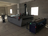 Machine de découpe automatique à couteau oscillant CNC Supercnc SC-1325 380V 3 phases pour cuir/papier/caoutchouc/tapis/tissu en carbone