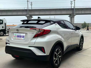 <span class=keywords><strong>2021</strong></span> pour <span class=keywords><strong>Toyota</strong></span> C-HR avec intérieur en cuir foncé, moteur turbo, transmission avant - Product Image 2