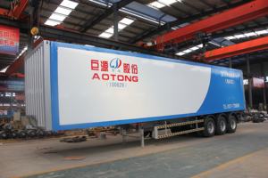 Remolque de Carga Abierta de 3 Ejes y 40 pies, Remolque de Caja de Tres Ejes de Servicio Pesado, Semirremolque de Acero de Carrocería Cerrada a Bajo Precio - Product Image 3