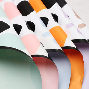 JOYWOOD Papier d'emballage en rouleau imperméable à l'eau, imprimé girafe multicolore, écologique et recyclable, pour les boutiques de cadeaux floraux - Product Image 3