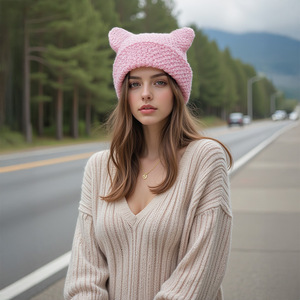 HZM-26288 <span class=keywords><strong>Bonnet</strong></span> rayé pour <span class=keywords><strong>femme</strong></span> avec cornes de diable, <span class=keywords><strong>bonnet</strong></span> chaud d'hiver de couleur unie, <span class=keywords><strong>bonnet</strong></span> tricoté mignon avec oreilles de chat pour l'automne - Product Image 2