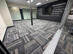 Dalles de moquette modulaires en polypropylène avec support en PVC pour zones commerciales à fort <span class=keywords><strong>trafic</strong></span>. - Product Image 2